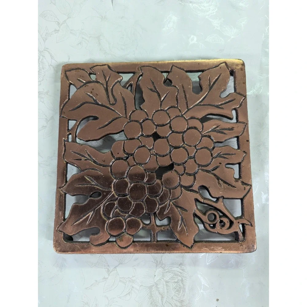 Mersco Square grapes design copper color cast‎ iron kitchen trivet decoration